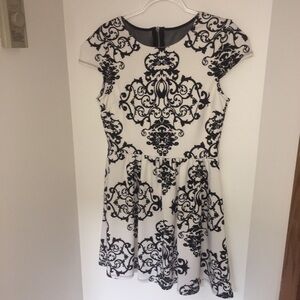 B Darlin BLACK AN WHITE DRESS JUNIOR 11/12